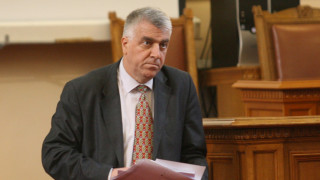 Парламентът спешно се задейства да избира нов шеф на КФН