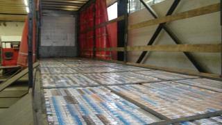 Митнически служители откриха и задържаха 244 200 къса цигари при проверка