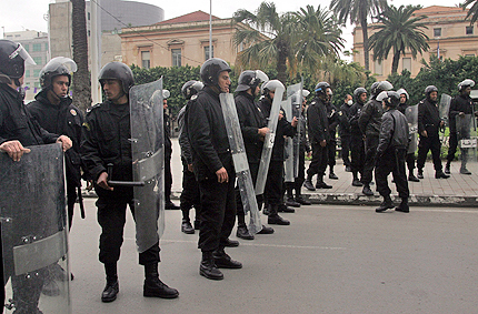 Арестите в Тунис усмириха временно демонстрантите 