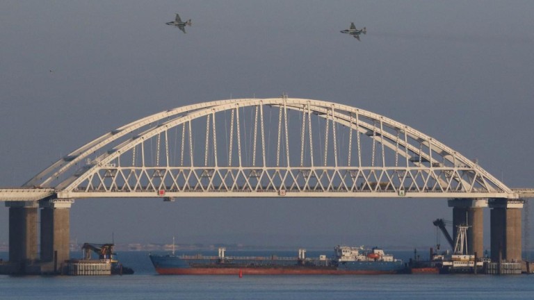 Сблъсъкът между Русия и Украйна в Керченския проток заплашва износа през Черно море