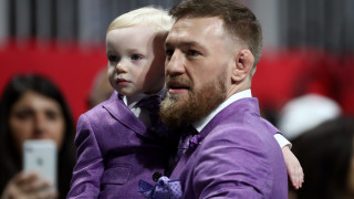 ММА звездата Конър Макгрегър не слиза от водещите заглавия въпреки