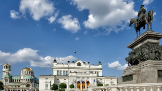 В Република България предсрочните парламентарни избори ще се проведат на