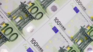 Румънец се опита да пренесе €85 000 в стелките си