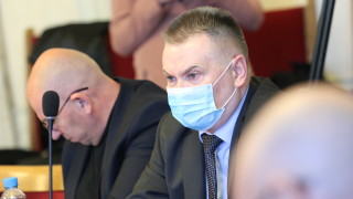 Правна комисия блокира извънредния закон