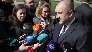 Радев към партиите: Не е толкова страшно да се управлява
