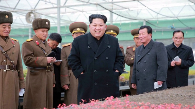 Северна Корея освободи трима американски затворници, съобщават световни агенции, позовавайки