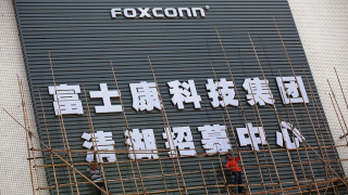 Apple и Amazon ще подкрепят Foxconn в мултимилиардна сделка