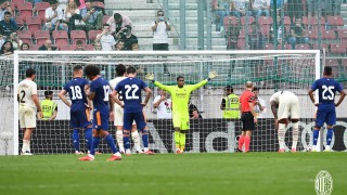 Вратарят на Милан Майк Менян ще се завърне в