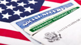  Съединени американски щати могат да стартират да отхвърлят „ зелени карти” на имигранти, търсещи обществена помощ 