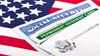 САЩ могат да започнат да отказват „зелени карти” на имигранти, търсещи социална помощ