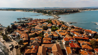 Докато имотният пазар в страната забавя темповете в една черноморска