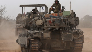 Израелски командири са преместили десетки танкове и други бронирани превозни