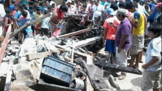 Самолет се разби в пазар в Боливия. Има загинали