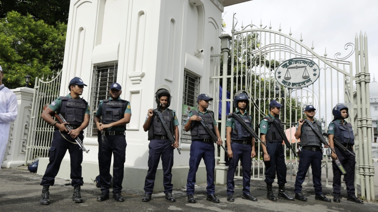 Бангладеш ликвидира 11 ислямисти 
