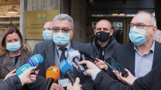 Вероятно ще се затворят моловете ресторантите училищата детските градини фитнесите