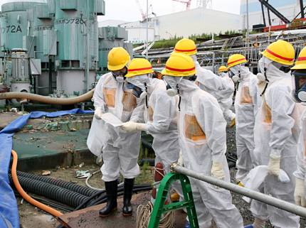Японското правителство се заема с очистването на „Фукушима”