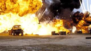 Крадец обира микробус с експлозиви, предотвратява терористична атака