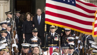 Петима президенти отдадоха последна почит към Джордж Буш-старши 
