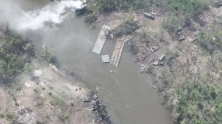 Украинските военни съобщават че отново са разрушили понтонни мостове които