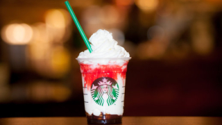 Starbucks спасява празничните продажби с кърваво кафе