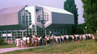 Делфинариумът във Варна има бебе съобщи Нова телевизия Делфинчето беше