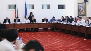 С обсъждане на различни предложения за диференцирано ДДС започна гледането