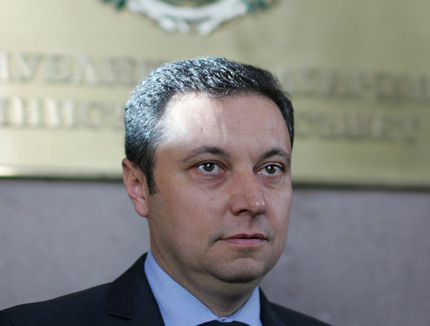 Янев напусна депутатския апартамент