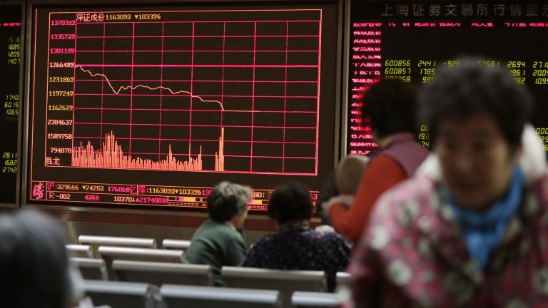 Китай започна 2016 г. с нов срив на фондовата борса. Спряха принудително търговията