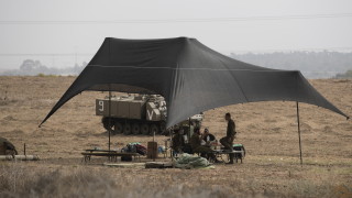 Израел разполага танкове бронирани машини и техника по границата с