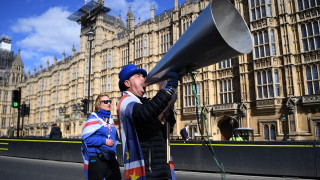 Три промени за Брекзит гласуват в британския парламент