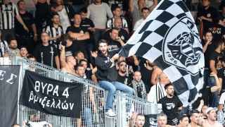 "Черно-бялата" част на Солун отпразнува бурно титлата на ПАОК
