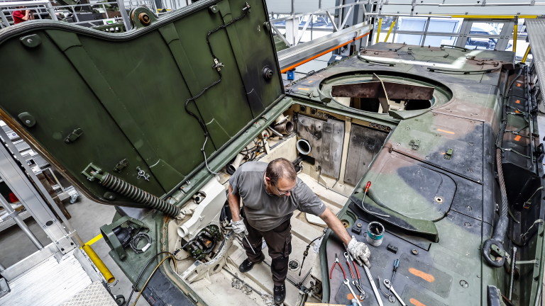 Rheinmetall планира през 2024 г. да достави на Украйна стотици