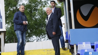 Треньорът на ЦСКА Люпко Петрович изненадващо се появил в ложите