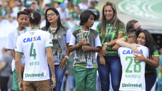 Барселона се изправя днес срещу станалия популярен с преживяната разтърсваща