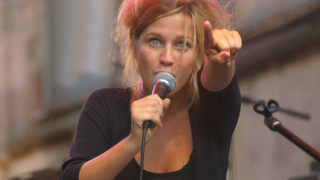 Selah Sue с лична покана към феновете си в България