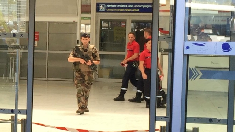 Евакуираха летището в Ница 