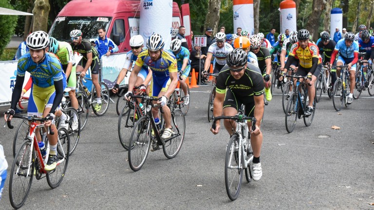 Стотици колоездачи се включват в голямо събитие 