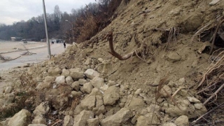 Свлачище на крайбрежната алея в Равда безпокои жителите