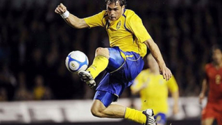 Болтън уволни мениджъра си