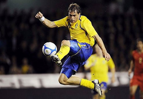 Болтън уволни мениджъра си