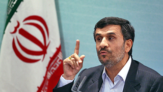 Ахмадинеджад и Хаменей един срещу друг