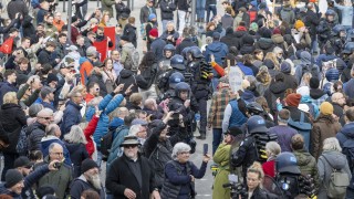 Около 250 души протестираха срещу лидера на крайнодясната партия Алтернатива за