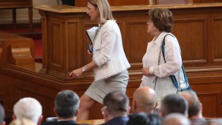 След като вчера Народното събрание приключи работния си ден със