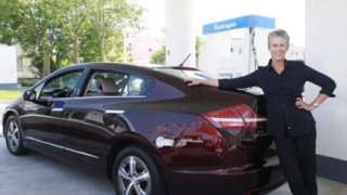 Джейми Лий Къртис получи своята Honda FCX Clarity  
