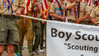 Организацията на бойскаутите в САЩ постигна историческо извънсъдебно споразумение с
