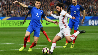 Защитникът на Арсенал Лоран Кошчелни обяви че ще се