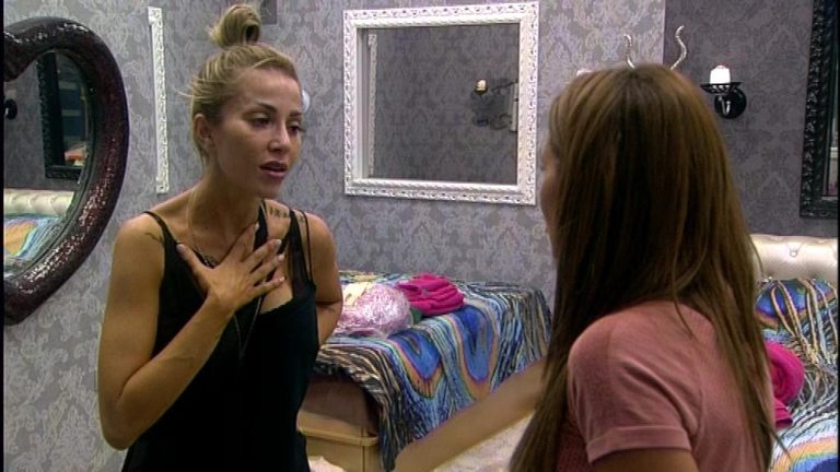 Спорът между Енджи и Мария