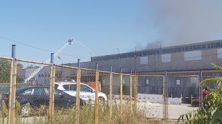 Пожар в предприятие за производство на матраци в Ямбол