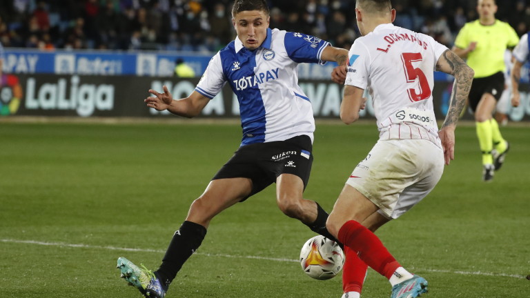 Севиля допусна грешна стъпка в битката за титлата в Испания.
Тимът