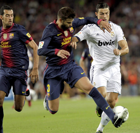 Пике остава в Барса до 2018-а